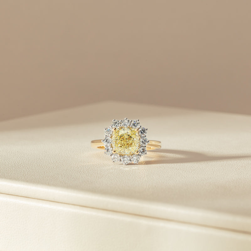 18ct Yellow Gold 3.01ct Yellow Cushion Cut Diamond Belle Ring