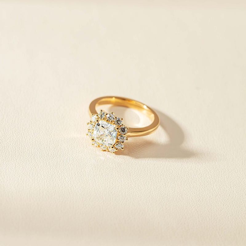 18ct Yellow Gold 2.00ct Cushion Cut Diamond Belle Ring