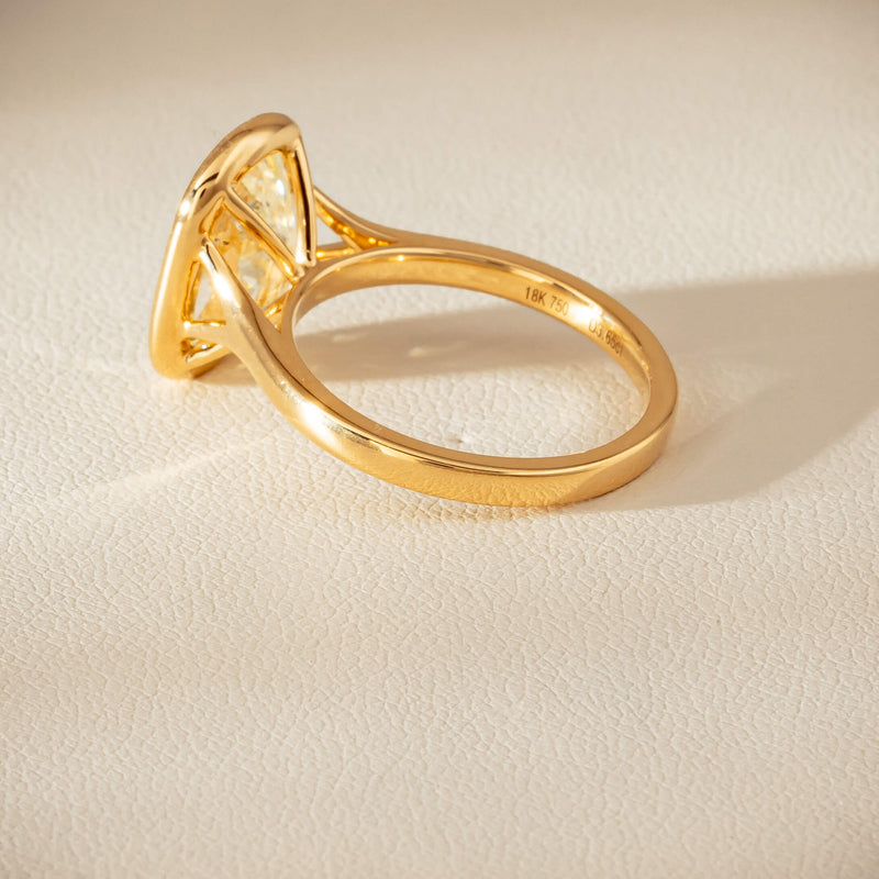 18ct Yellow Gold 3.65ct Antique-Style Cushion Diamond Ring - Ring - Walker & Hall