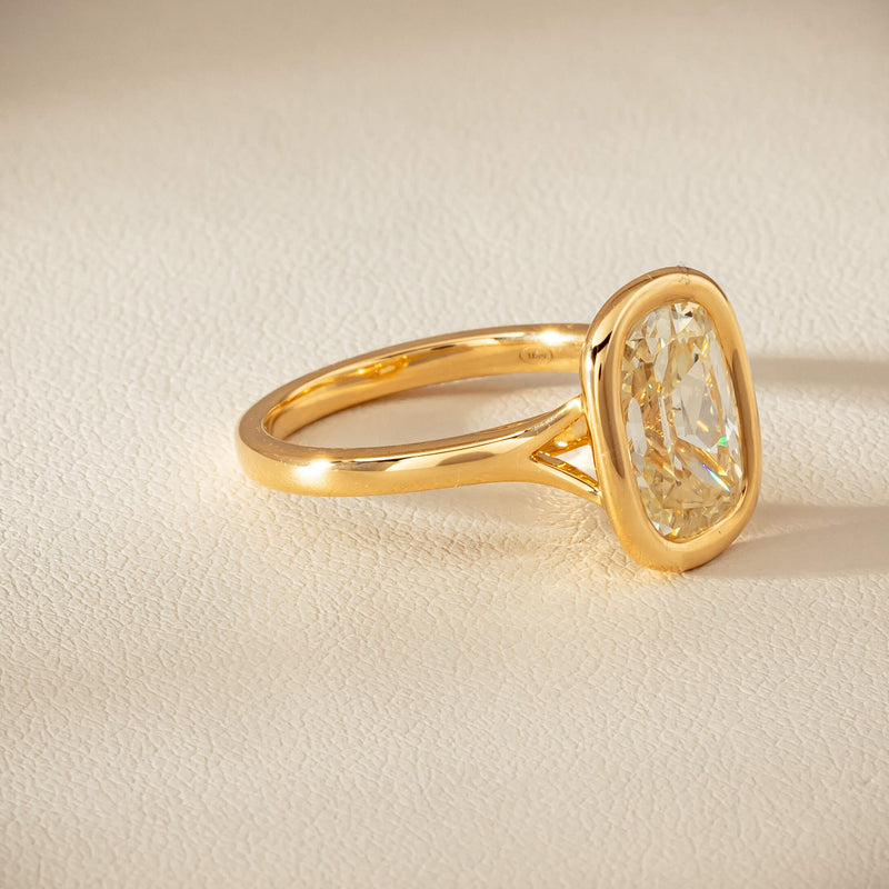 18ct Yellow Gold 3.65ct Antique-Style Cushion Diamond Ring - Ring - Walker & Hall