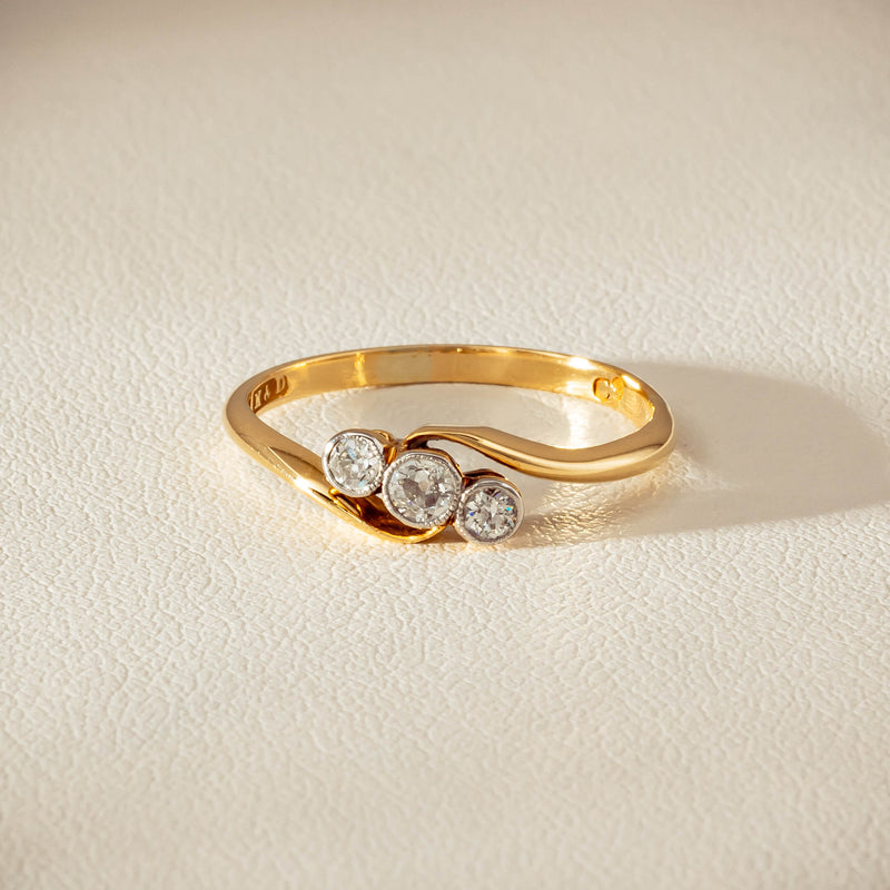 Vintage 18ct Yellow Gold .15ct Old-Cut Diamond Twist Ring