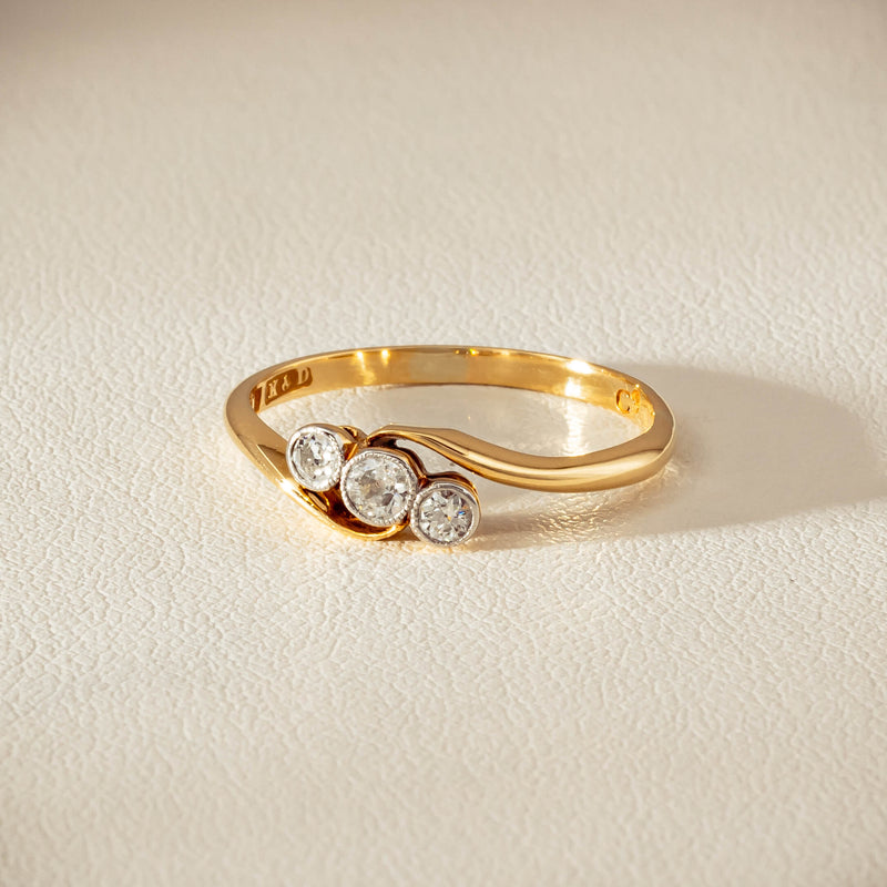 Vintage 18ct Yellow Gold .15ct Old-Cut Diamond Twist Ring