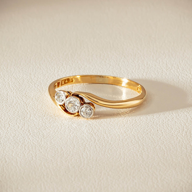 Vintage 18ct Yellow Gold .15ct Old-Cut Diamond Twist Ring