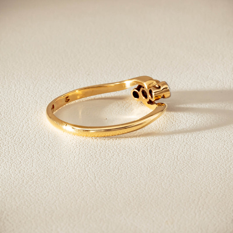 Vintage 18ct Yellow Gold .15ct Old-Cut Diamond Twist Ring