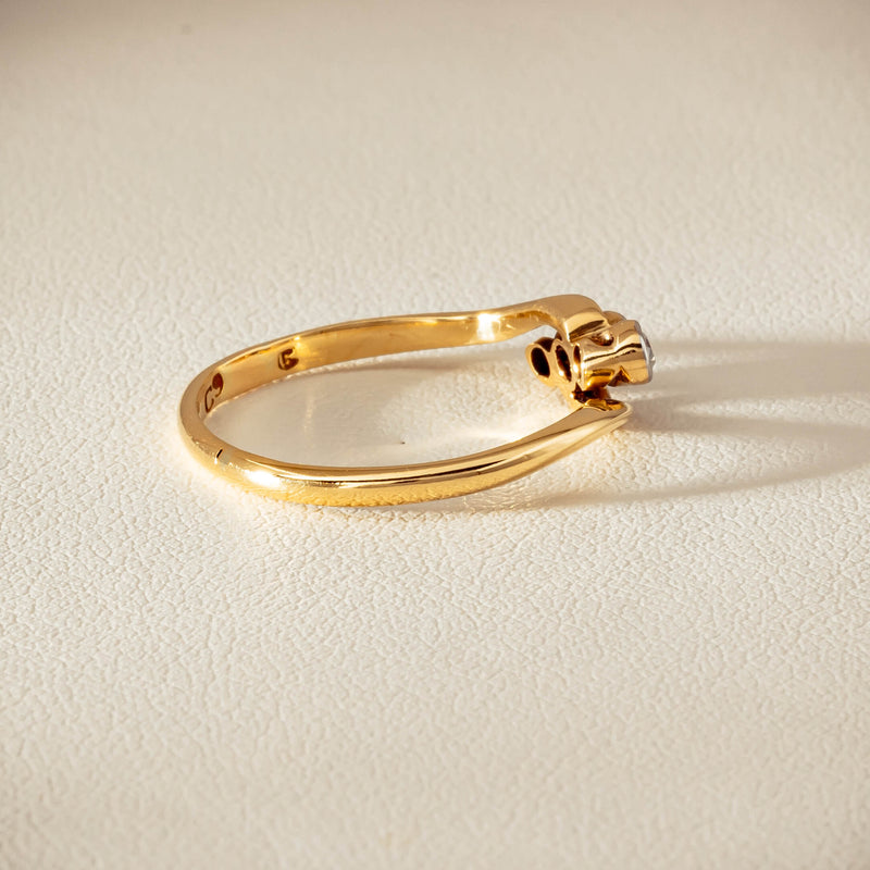 Vintage 18ct Yellow Gold .15ct Old-Cut Diamond Twist Ring