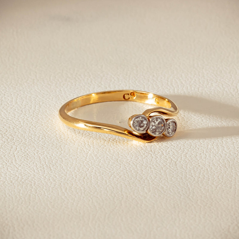 Vintage 18ct Yellow Gold .15ct Old-Cut Diamond Twist Ring