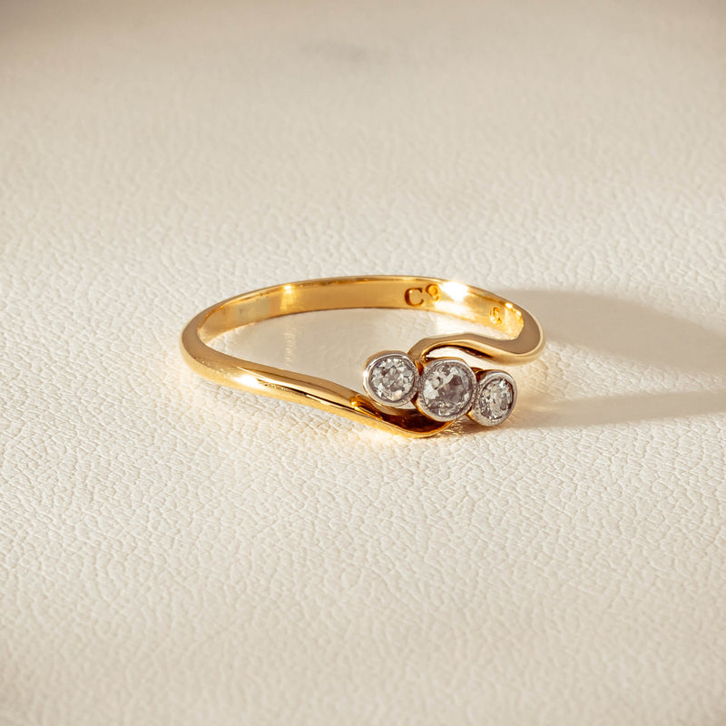 Vintage 18ct Yellow Gold .15ct Old-Cut Diamond Twist Ring