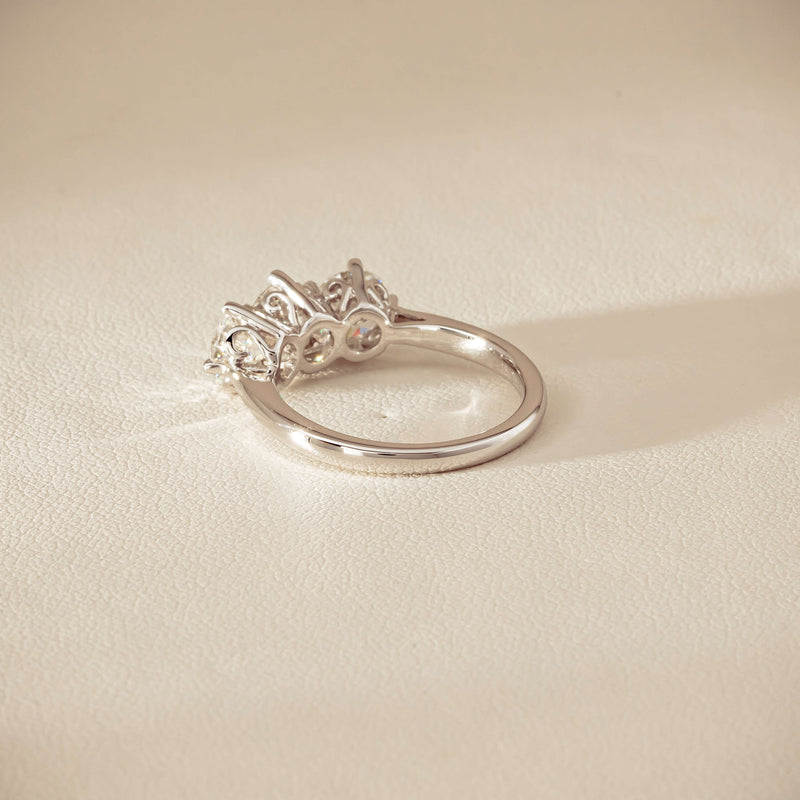 18ct White Gold 2.24ct Diamond Coronado Ring