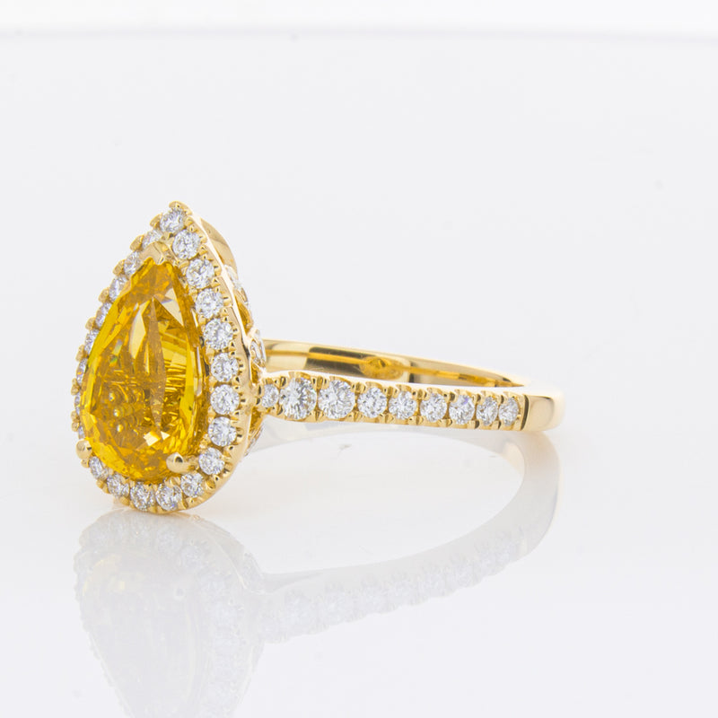 18ct Yellow Gold 4.71ct Golden Sapphire & Diamond Sierra Ring-Ring-Walker & Hall