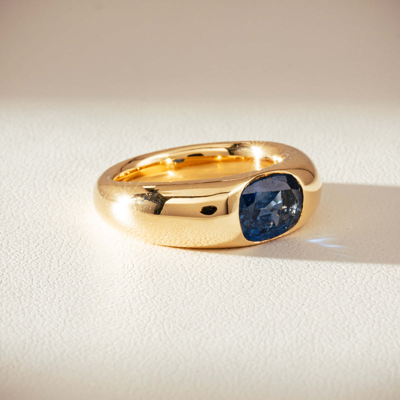 Vintage 18ct Yellow Gold 2.00ct Sapphire Ring-Ring-Walker & Hall