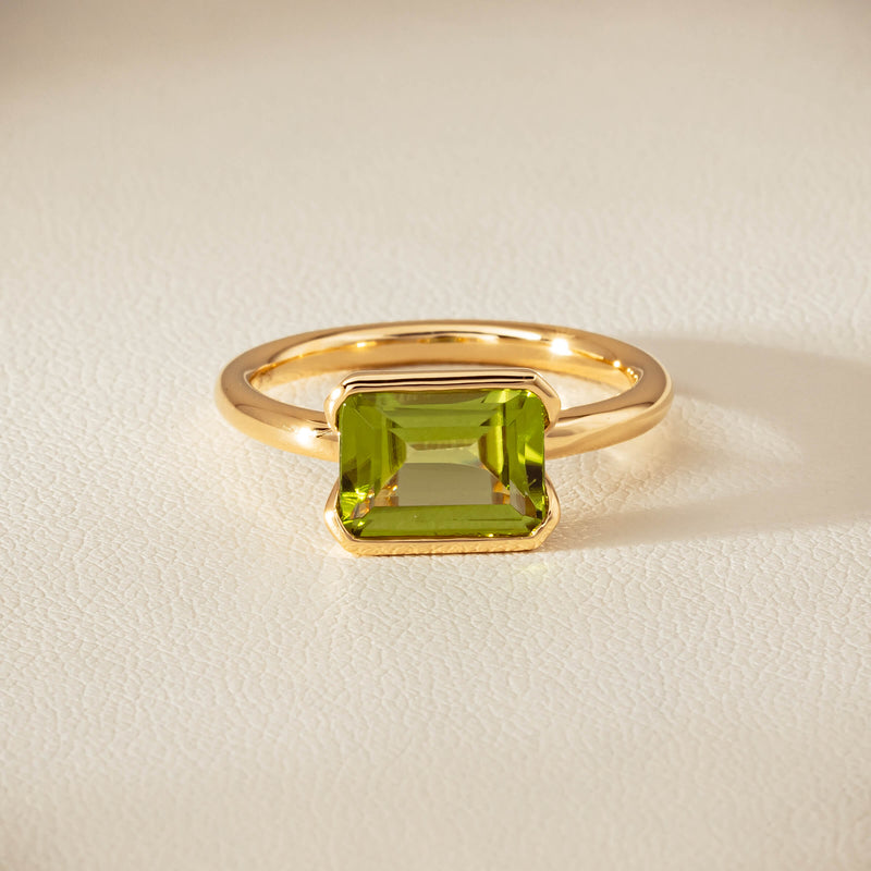 18ct Yellow Gold Peridot Elle Ring - Ring - Walker & Hall