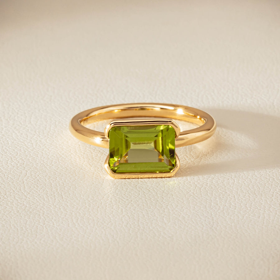 18ct Yellow Gold Peridot Elle Ring - Ring - Walker & Hall