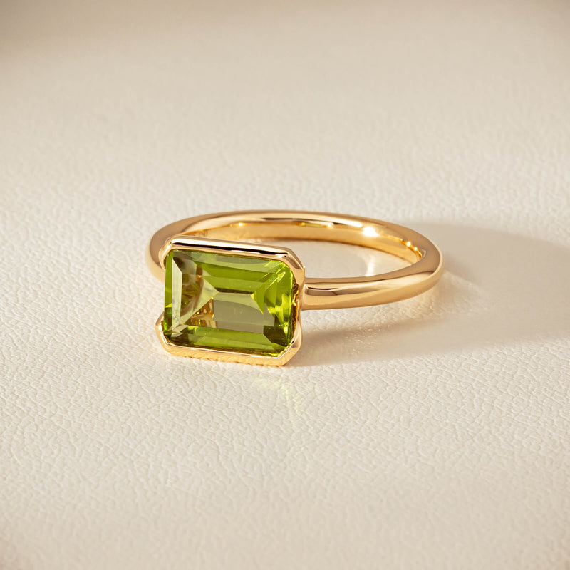 18ct Yellow Gold Peridot Elle Ring - Ring - Walker & Hall