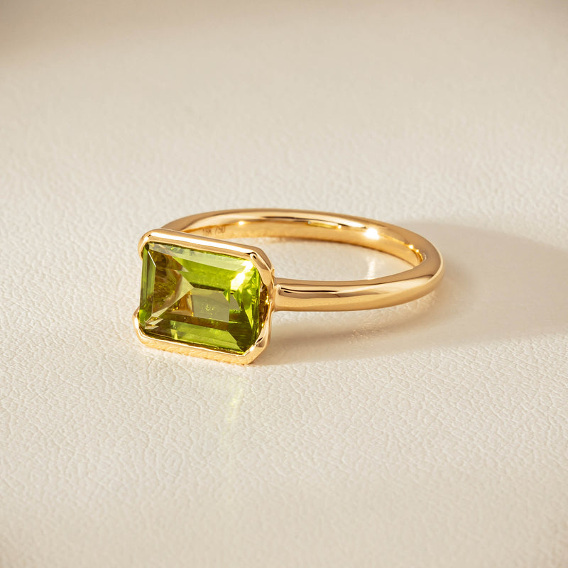 18ct Yellow Gold Peridot Elle Ring - Ring - Walker & Hall