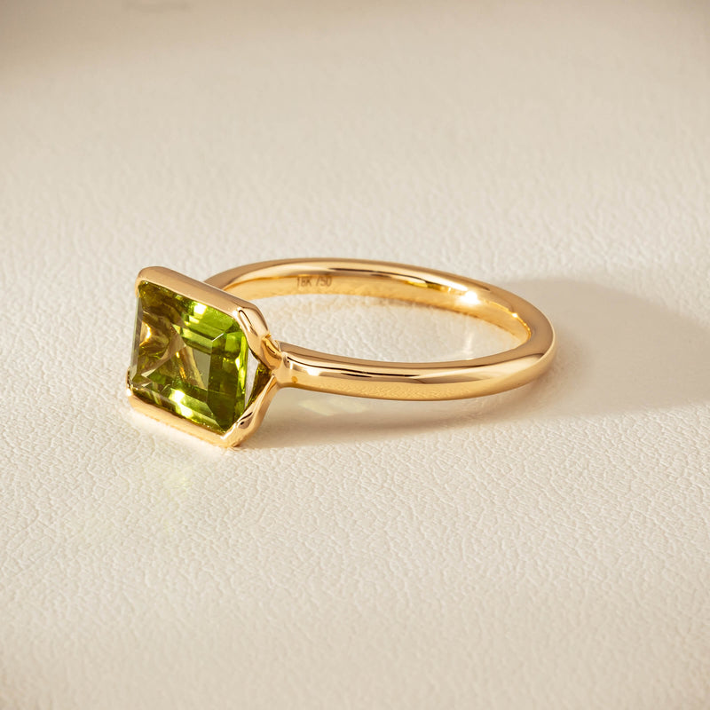 18ct Yellow Gold Peridot Elle Ring - Ring - Walker & Hall