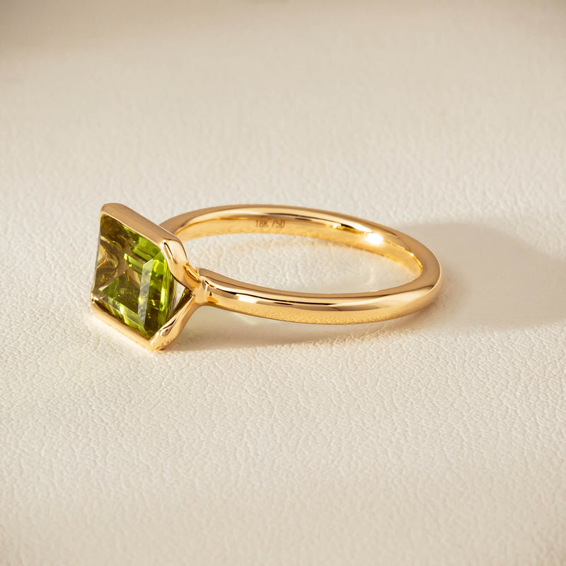 18ct Yellow Gold Peridot Elle Ring - Ring - Walker & Hall