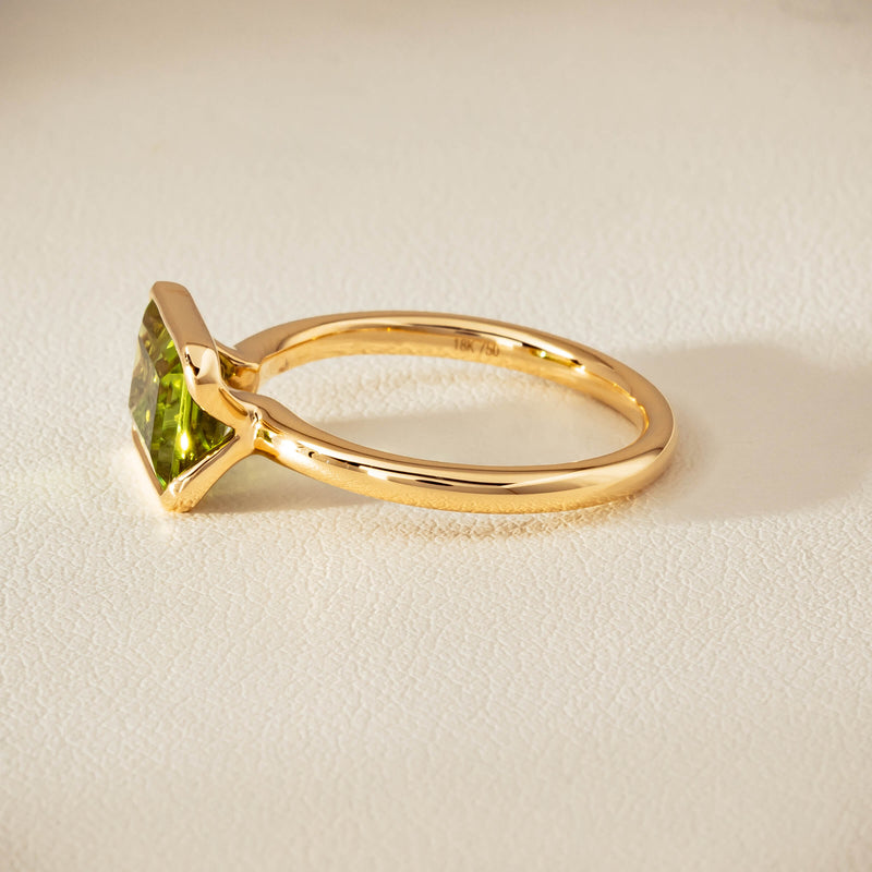 18ct Yellow Gold Peridot Elle Ring - Ring - Walker & Hall