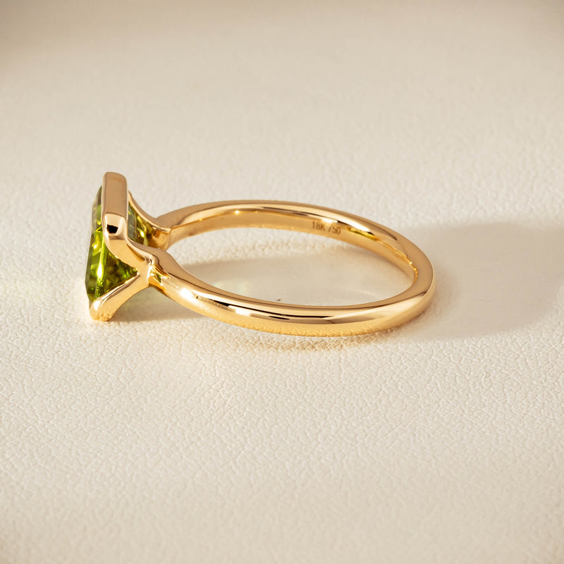 18ct Yellow Gold Peridot Elle Ring - Ring - Walker & Hall