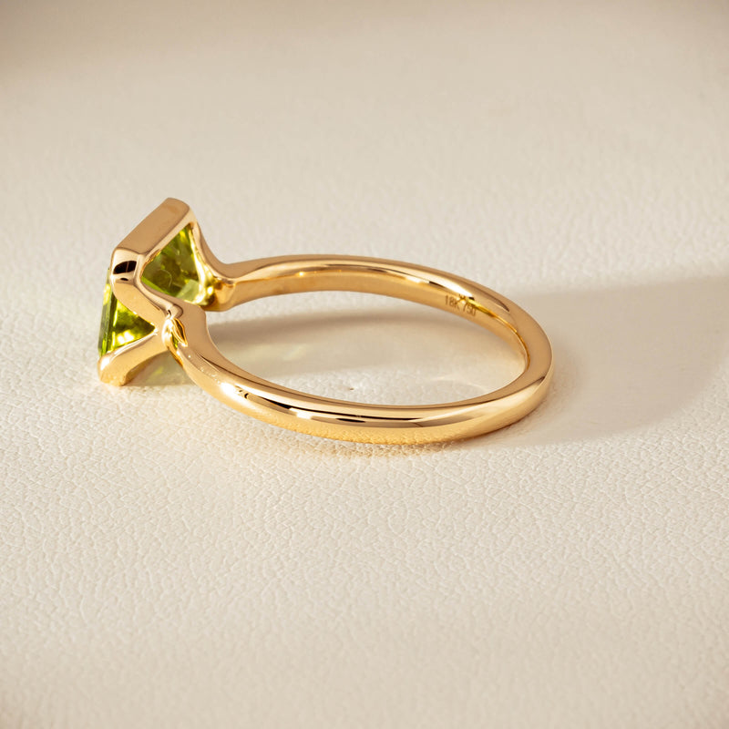18ct Yellow Gold Peridot Elle Ring - Ring - Walker & Hall
