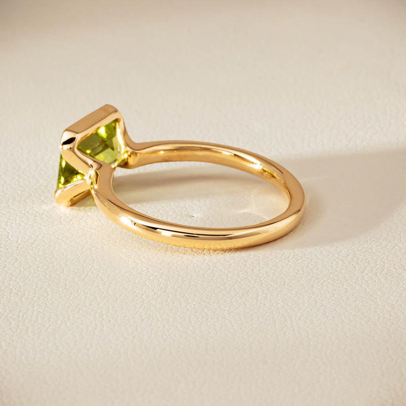 18ct Yellow Gold Peridot Elle Ring - Ring - Walker & Hall