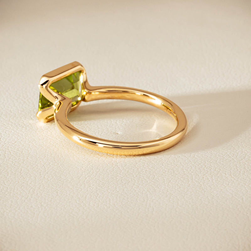 18ct Yellow Gold Peridot Elle Ring - Ring - Walker & Hall