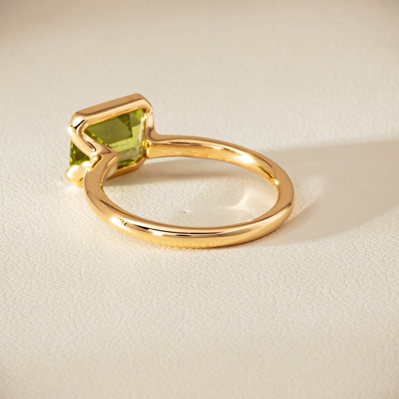 18ct Yellow Gold Peridot Elle Ring - Ring - Walker & Hall
