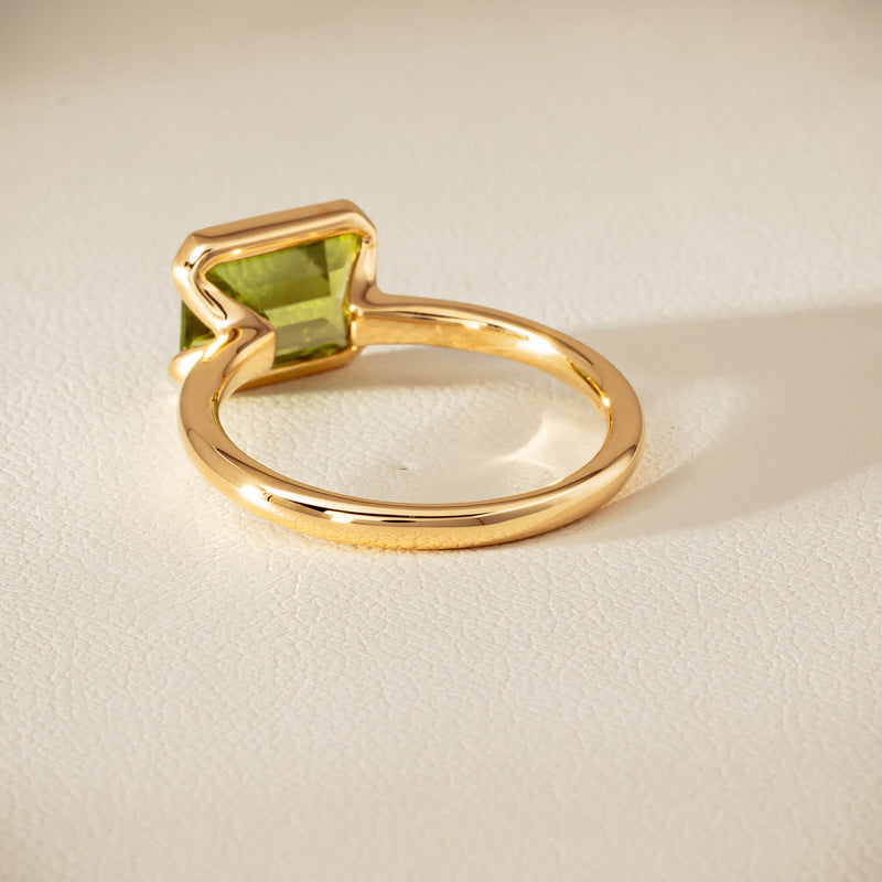 18ct Yellow Gold Peridot Elle Ring - Ring - Walker & Hall