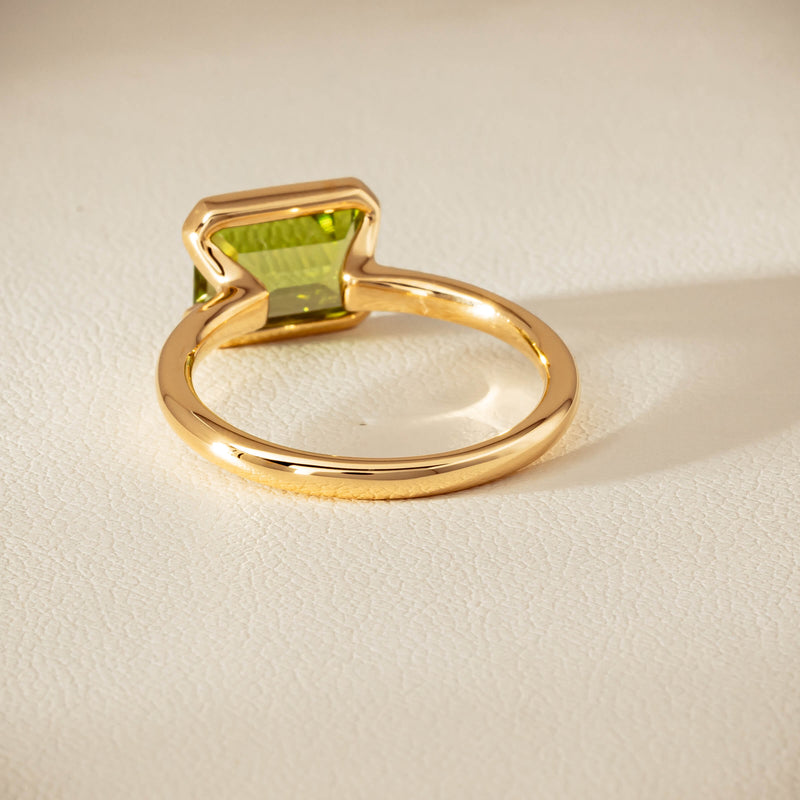 18ct Yellow Gold Peridot Elle Ring - Ring - Walker & Hall
