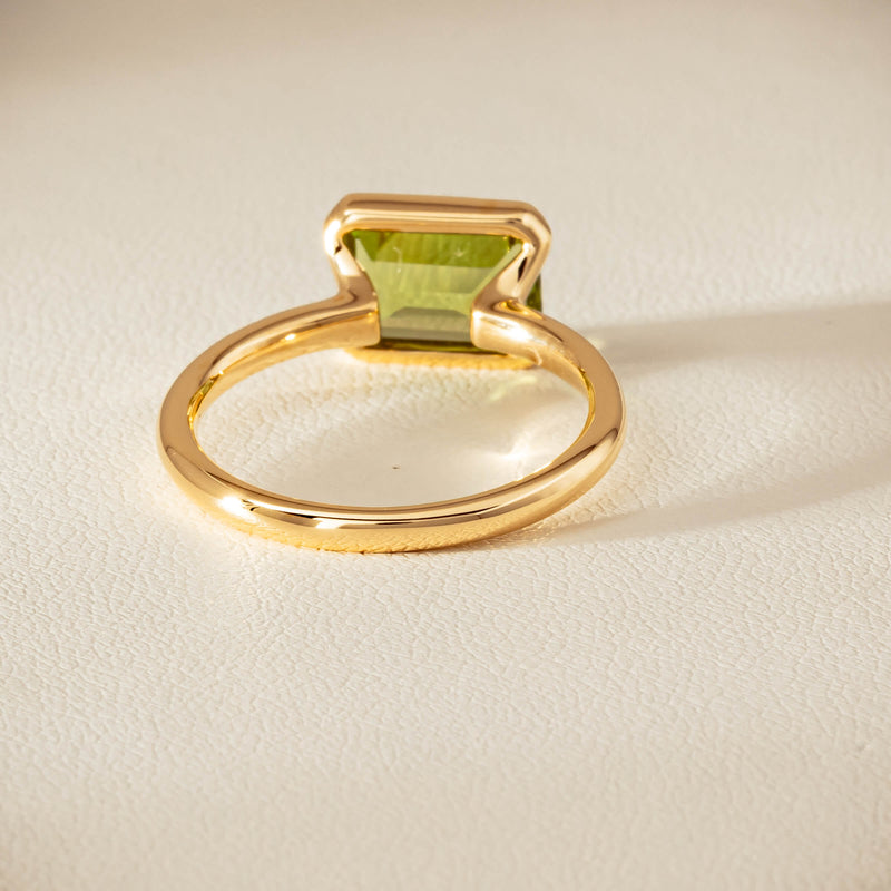 18ct Yellow Gold Peridot Elle Ring - Ring - Walker & Hall