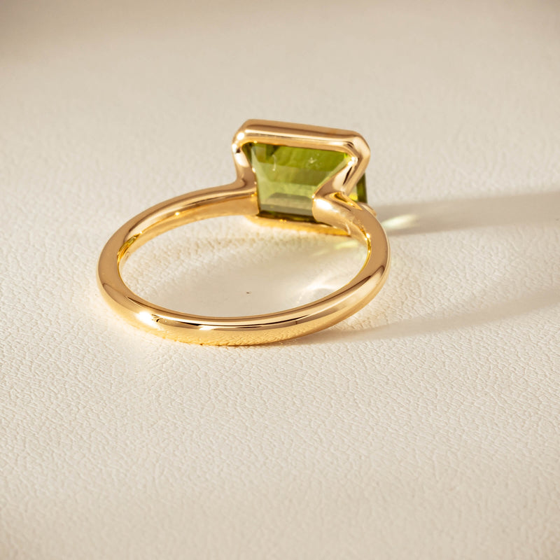 18ct Yellow Gold Peridot Elle Ring - Ring - Walker & Hall