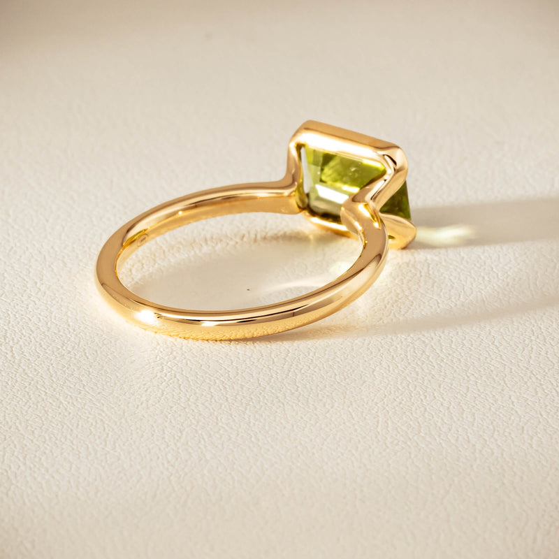 18ct Yellow Gold Peridot Elle Ring - Ring - Walker & Hall