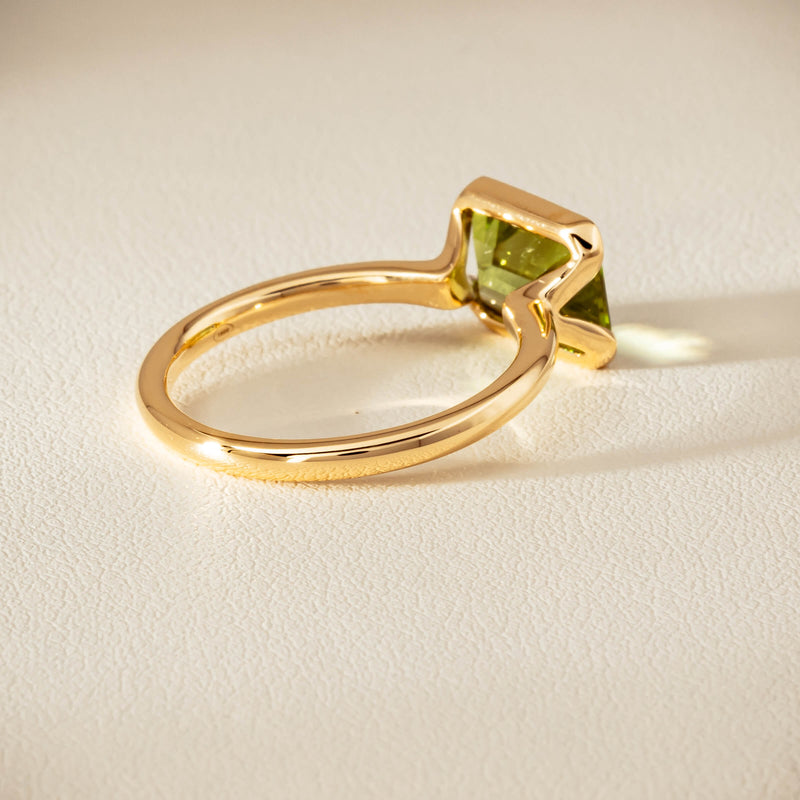 18ct Yellow Gold Peridot Elle Ring - Ring - Walker & Hall
