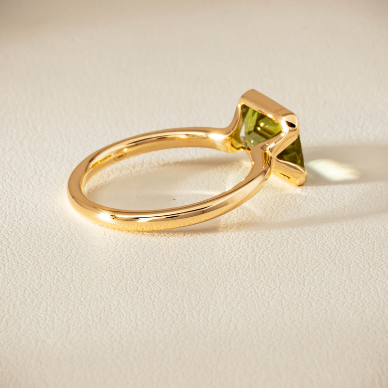 18ct Yellow Gold Peridot Elle Ring - Ring - Walker & Hall