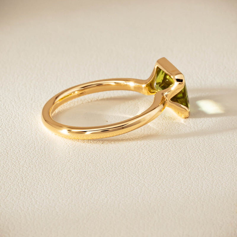 18ct Yellow Gold Peridot Elle Ring - Ring - Walker & Hall