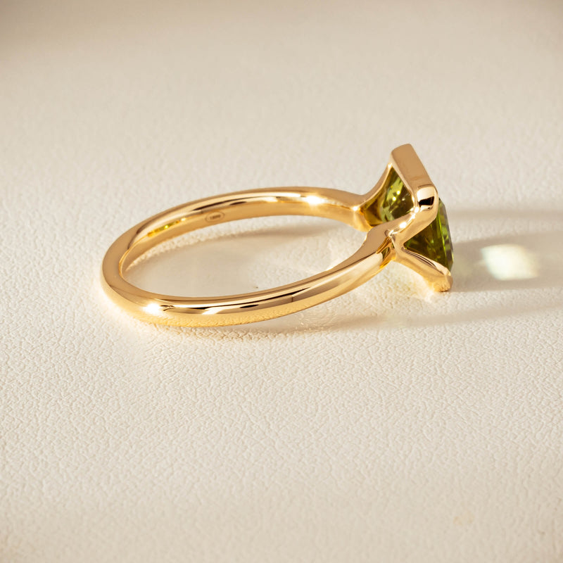 18ct Yellow Gold Peridot Elle Ring - Ring - Walker & Hall