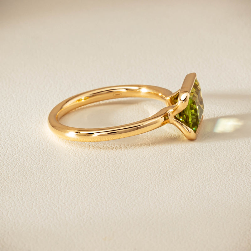 18ct Yellow Gold Peridot Elle Ring - Ring - Walker & Hall