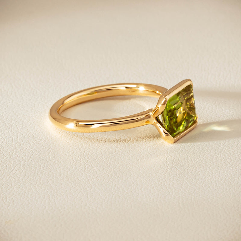 18ct Yellow Gold Peridot Elle Ring - Ring - Walker & Hall