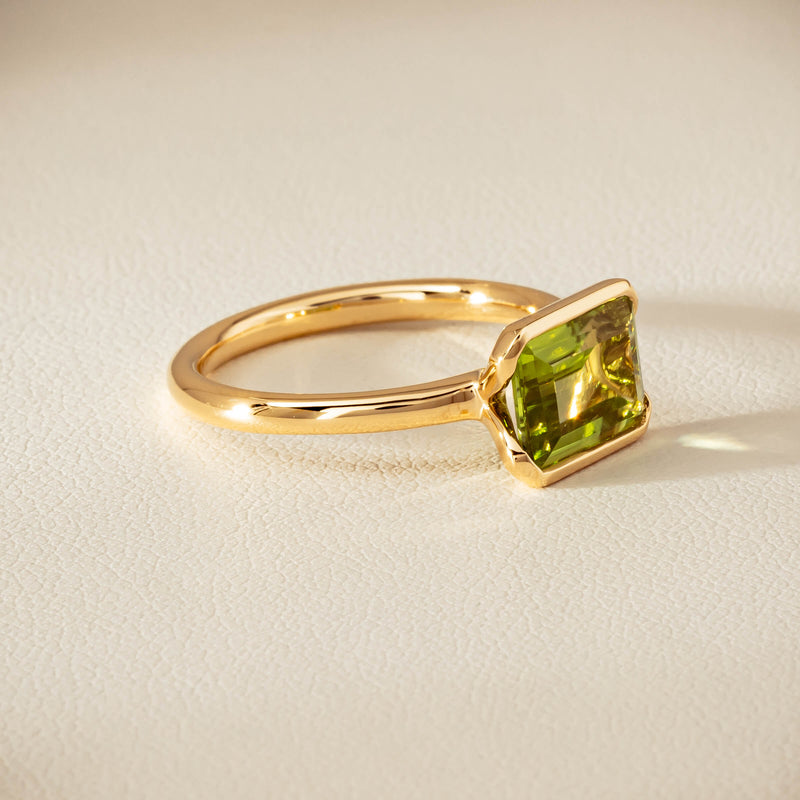 18ct Yellow Gold Peridot Elle Ring - Ring - Walker & Hall