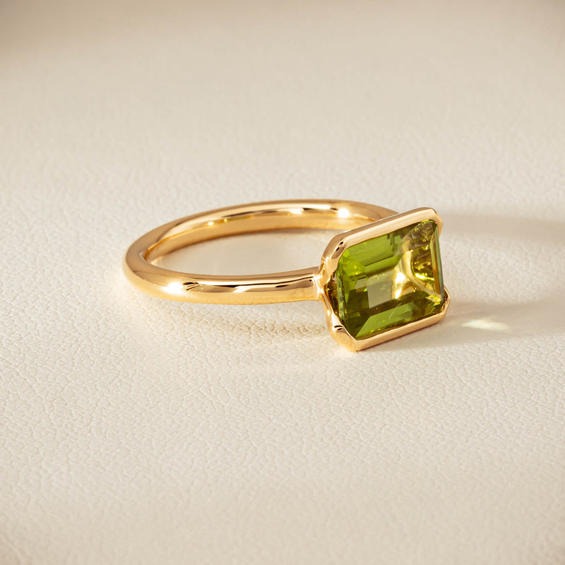 18ct Yellow Gold Peridot Elle Ring - Ring - Walker & Hall