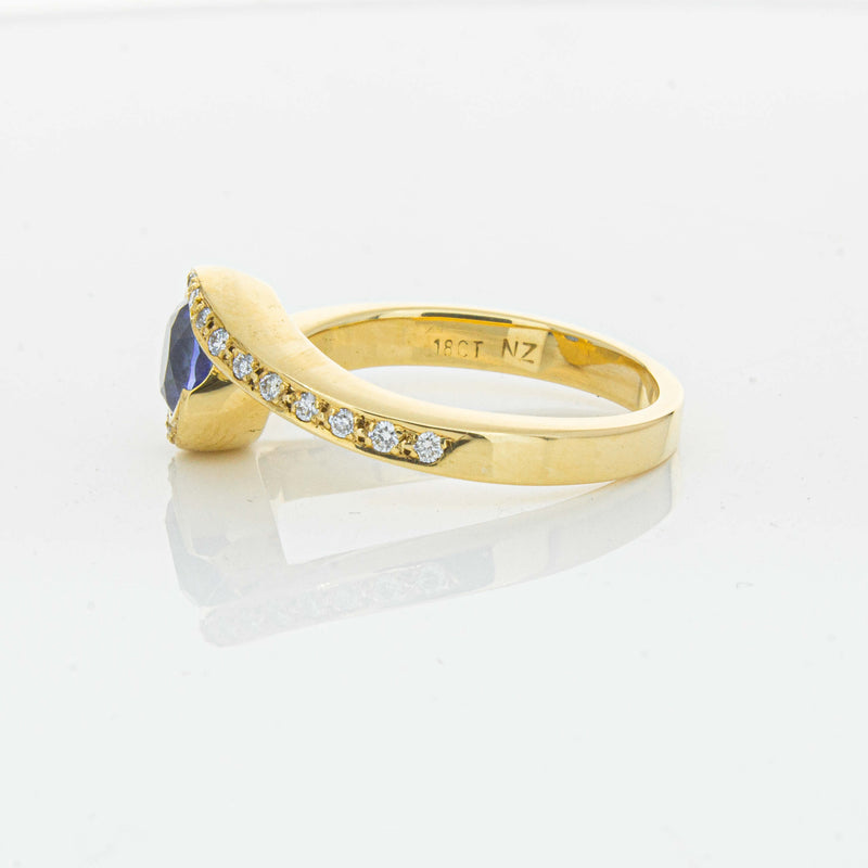 Deja Vu 18ct Yellow Gold 1.28ct Sapphire & Diamond Ring - Ring - Walker & Hall