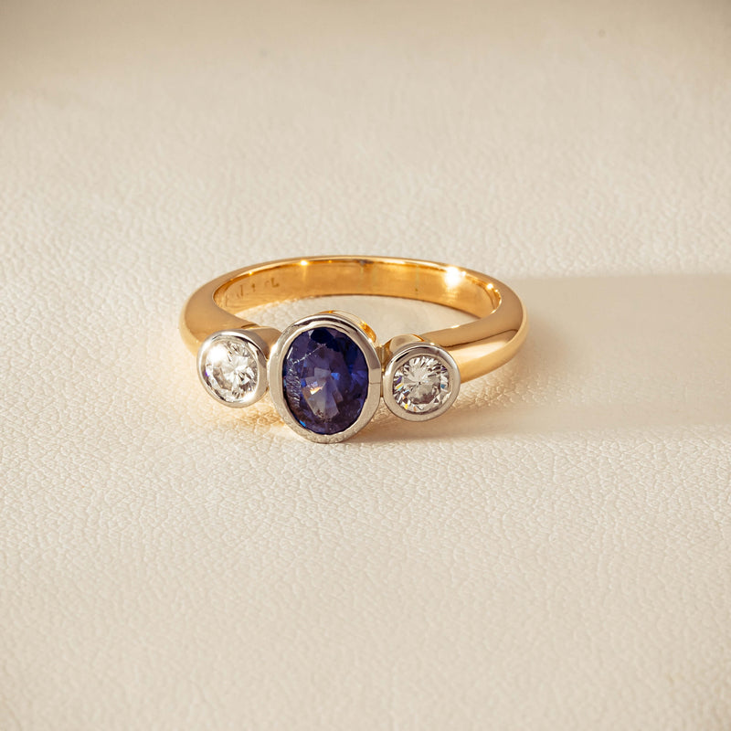 Deja Vu 18ct Yellow Gold 1.00ct Sapphire & Diamond Ring