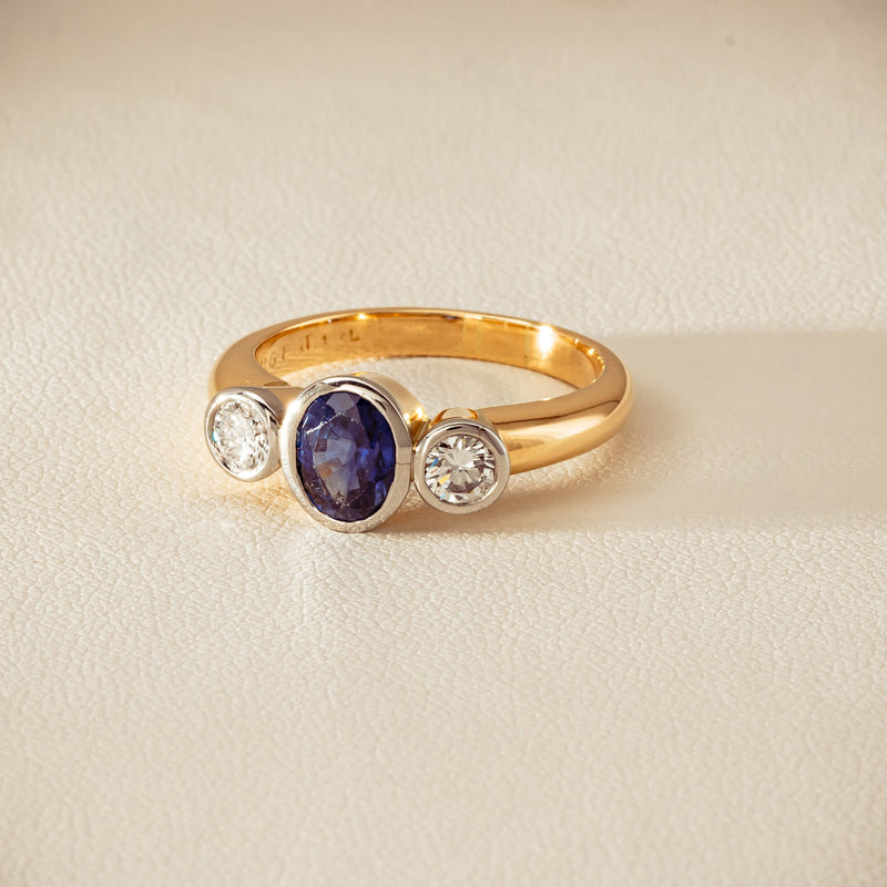 Deja Vu 18ct Yellow Gold 1.00ct Sapphire & Diamond Ring
