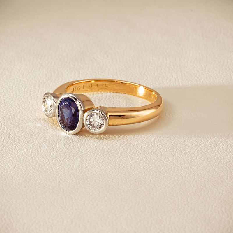 Deja Vu 18ct Yellow Gold 1.00ct Sapphire & Diamond Ring