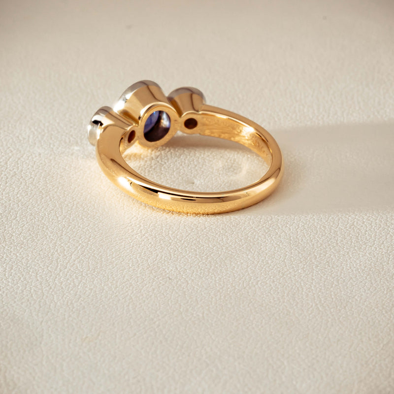 Deja Vu 18ct Yellow Gold 1.00ct Sapphire & Diamond Ring