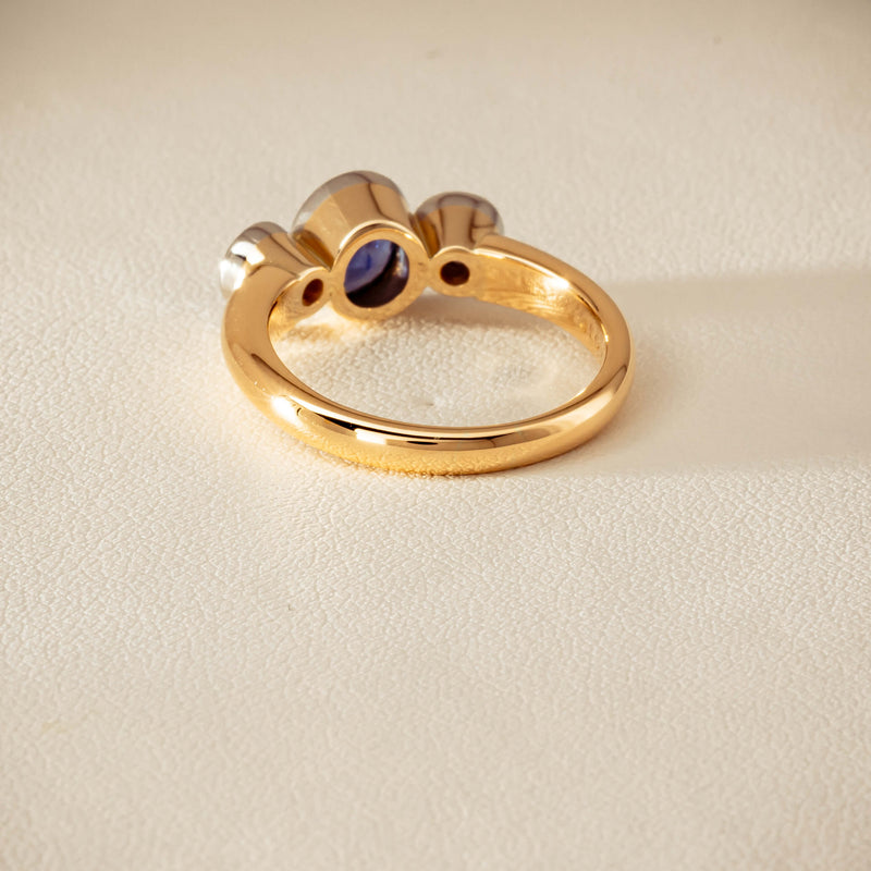 Deja Vu 18ct Yellow Gold 1.00ct Sapphire & Diamond Ring