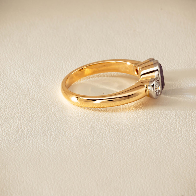Deja Vu 18ct Yellow Gold 1.00ct Sapphire & Diamond Ring