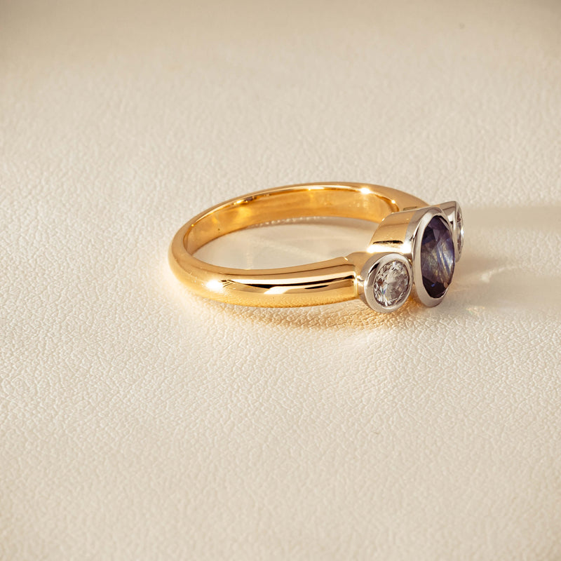 Deja Vu 18ct Yellow Gold 1.00ct Sapphire & Diamond Ring