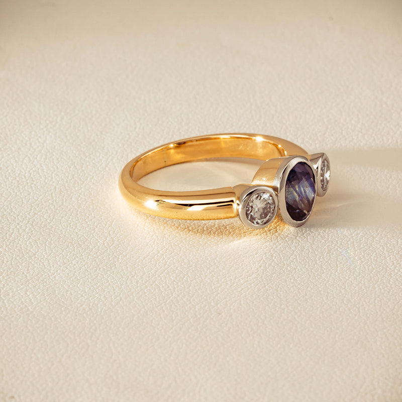 Deja Vu 18ct Yellow Gold 1.00ct Sapphire & Diamond Ring