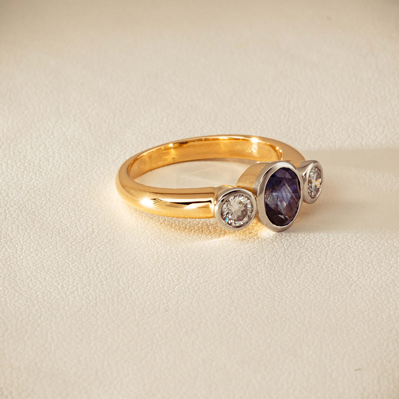 Deja Vu 18ct Yellow Gold 1.00ct Sapphire & Diamond Ring
