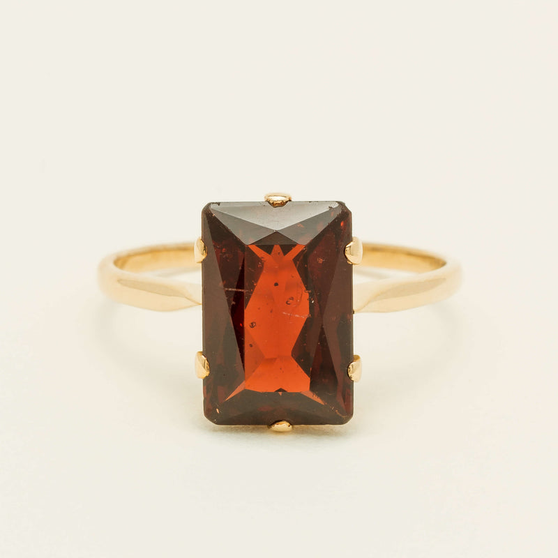 Deja Vu 9ct Yellow Gold 6.00ct Rectangular Garnet Ring